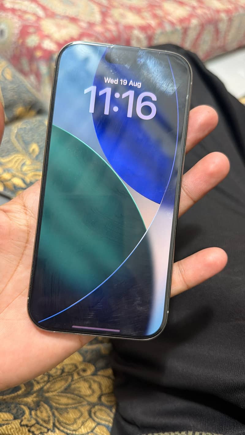 Apple iPhone 16 Pro 1