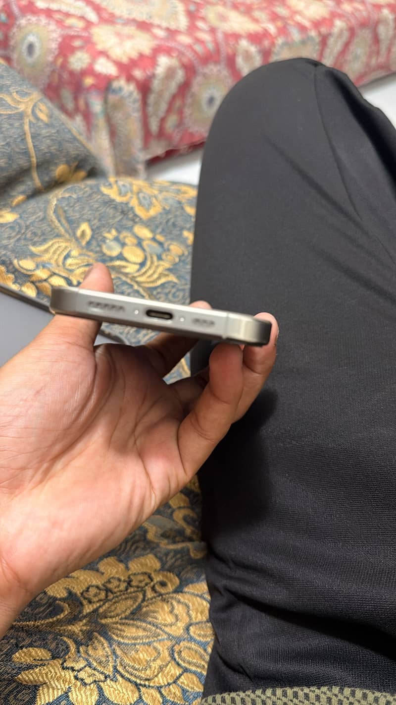 Apple iPhone 16 Pro 4