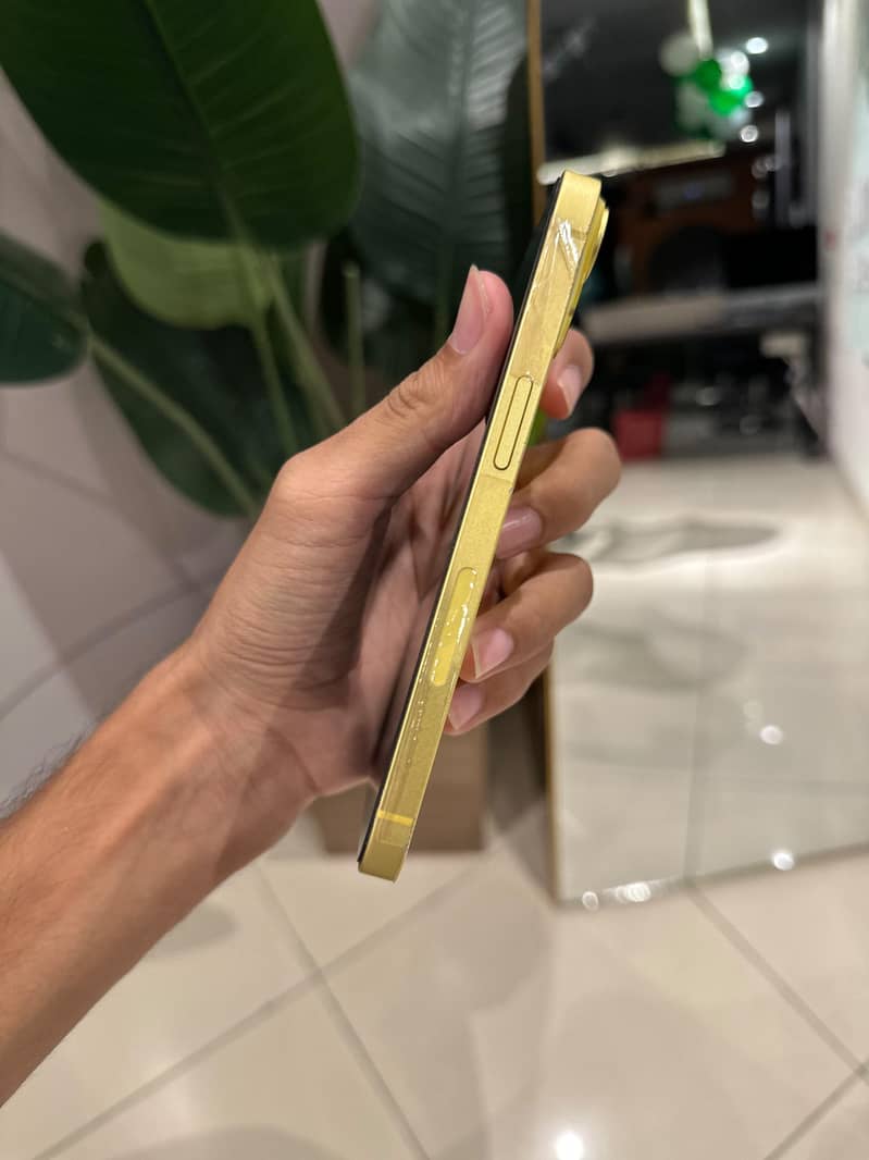 Apple iPhone 14 3