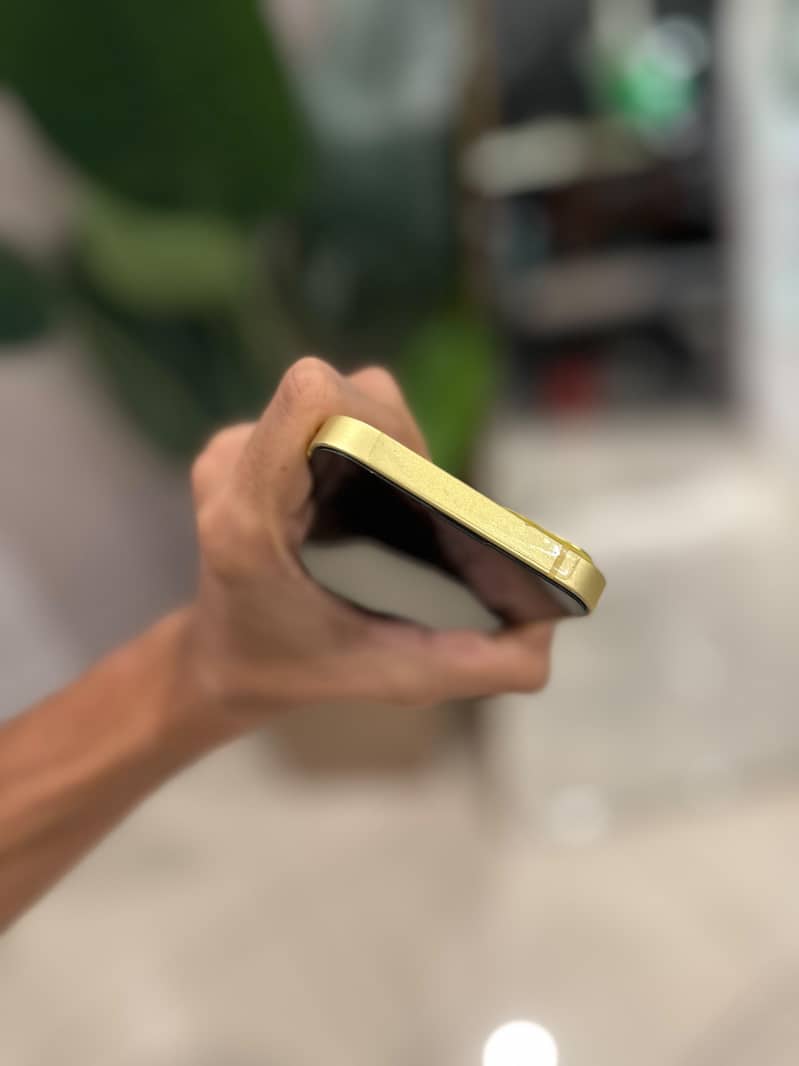 Apple iPhone 14 4