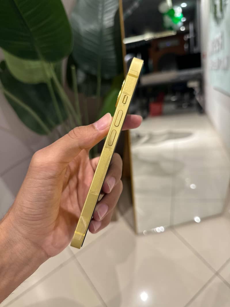 Apple iPhone 14 5