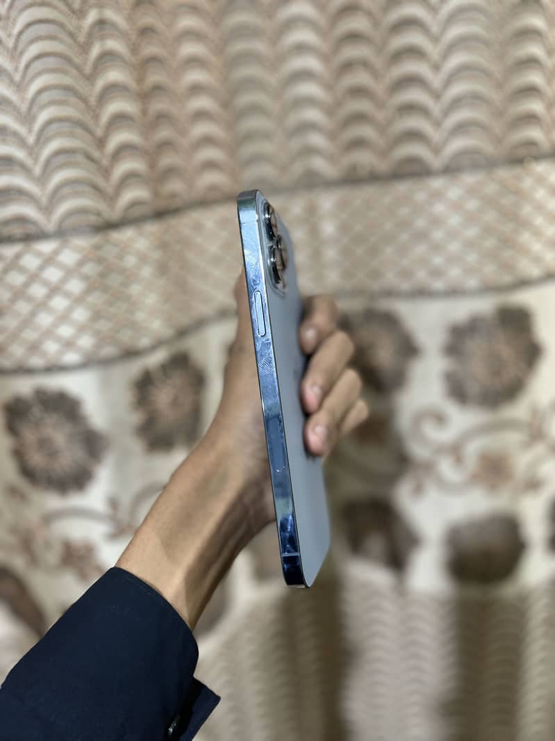 Apple iPhone 13 Pro Max 4