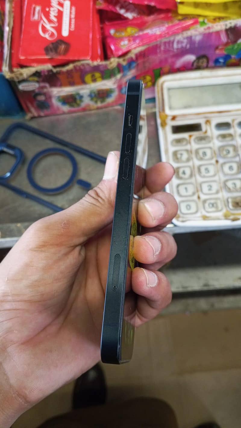 Apple iPhone 13 5