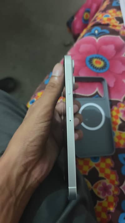 Apple iPhone XS Max converts 17 pro max