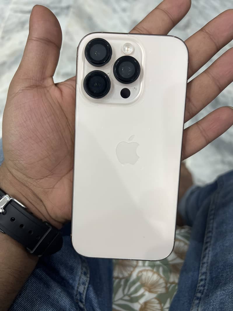 Apple iPhone 16 Pro 4