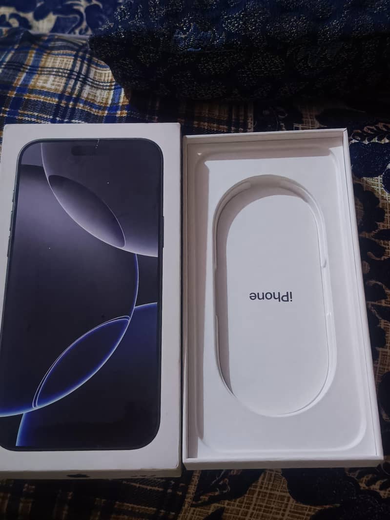 Apple iPhone 16 Pro Max 0