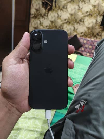 Apple iPhone 16