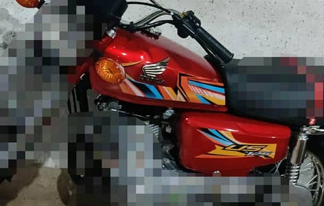 Honda 125 fuel tank tape for sale condition 10/10