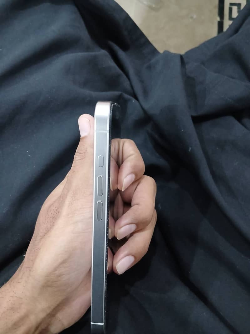 Apple iPhone 15 Pro 1