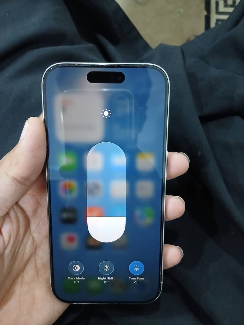 Apple iPhone 15 Pro 4