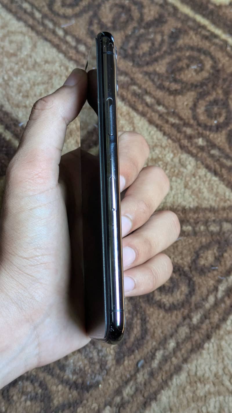 Apple iPhone 11 Pro 2