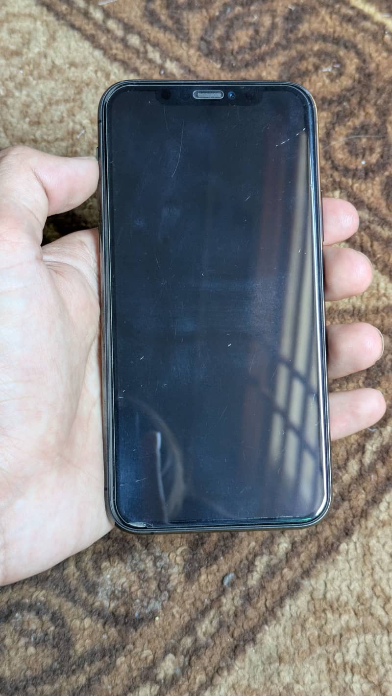 Apple iPhone 11 Pro 4
