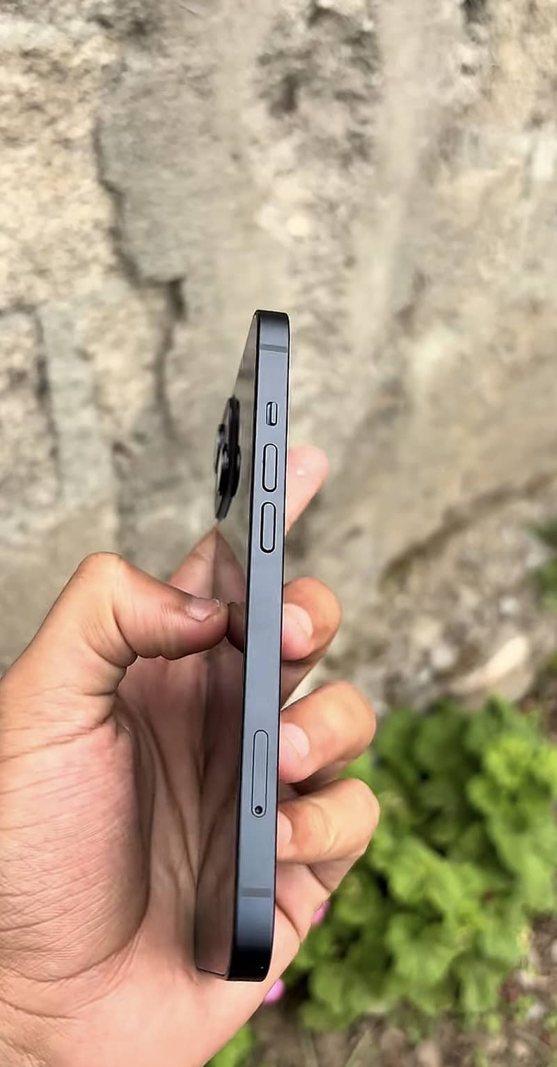 Apple iPhone 13 1