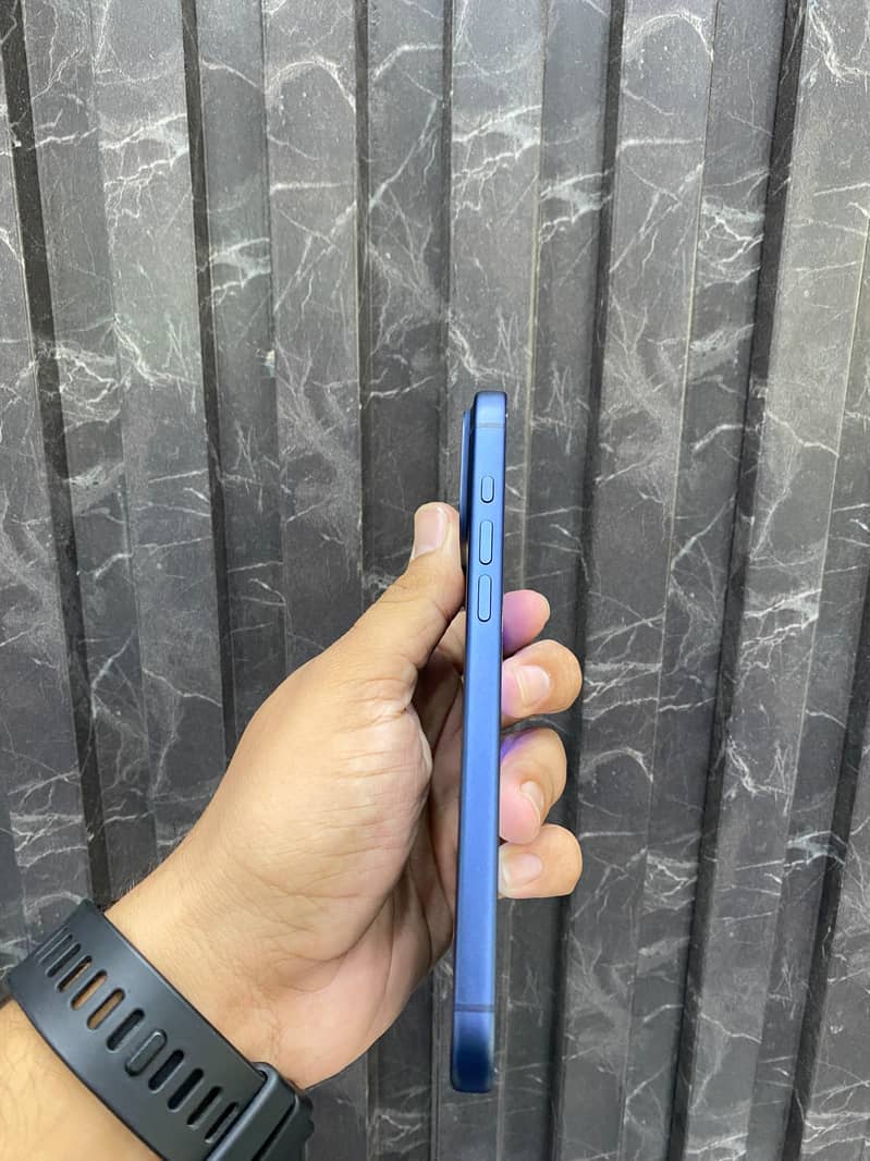 Apple iPhone 17 Pro Max 4