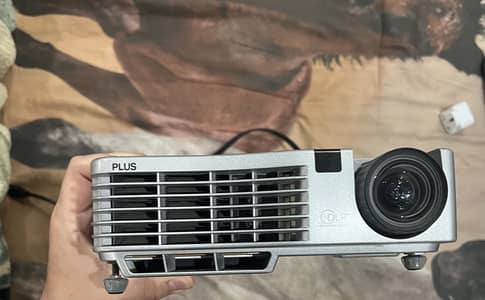 PLUS U5-232 Data Projector