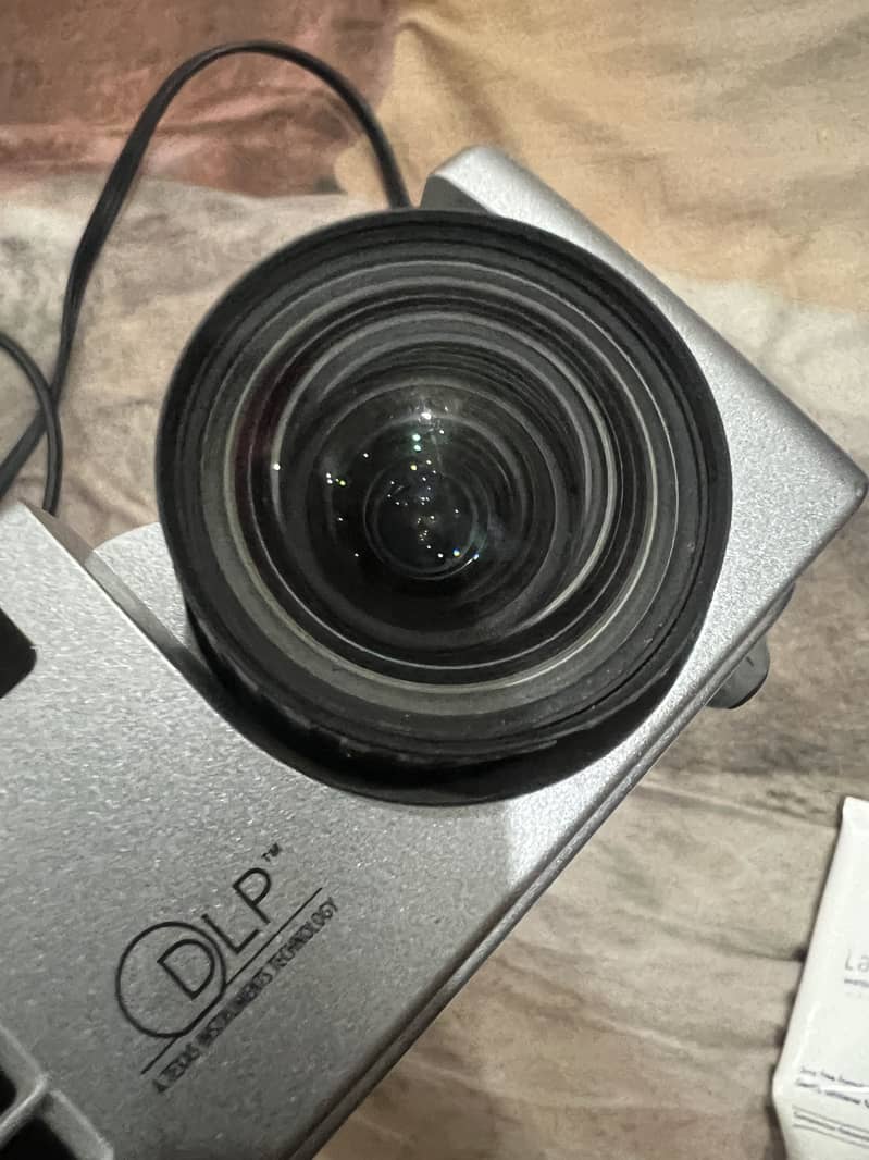 PLUS U5-232 Data Projector 1