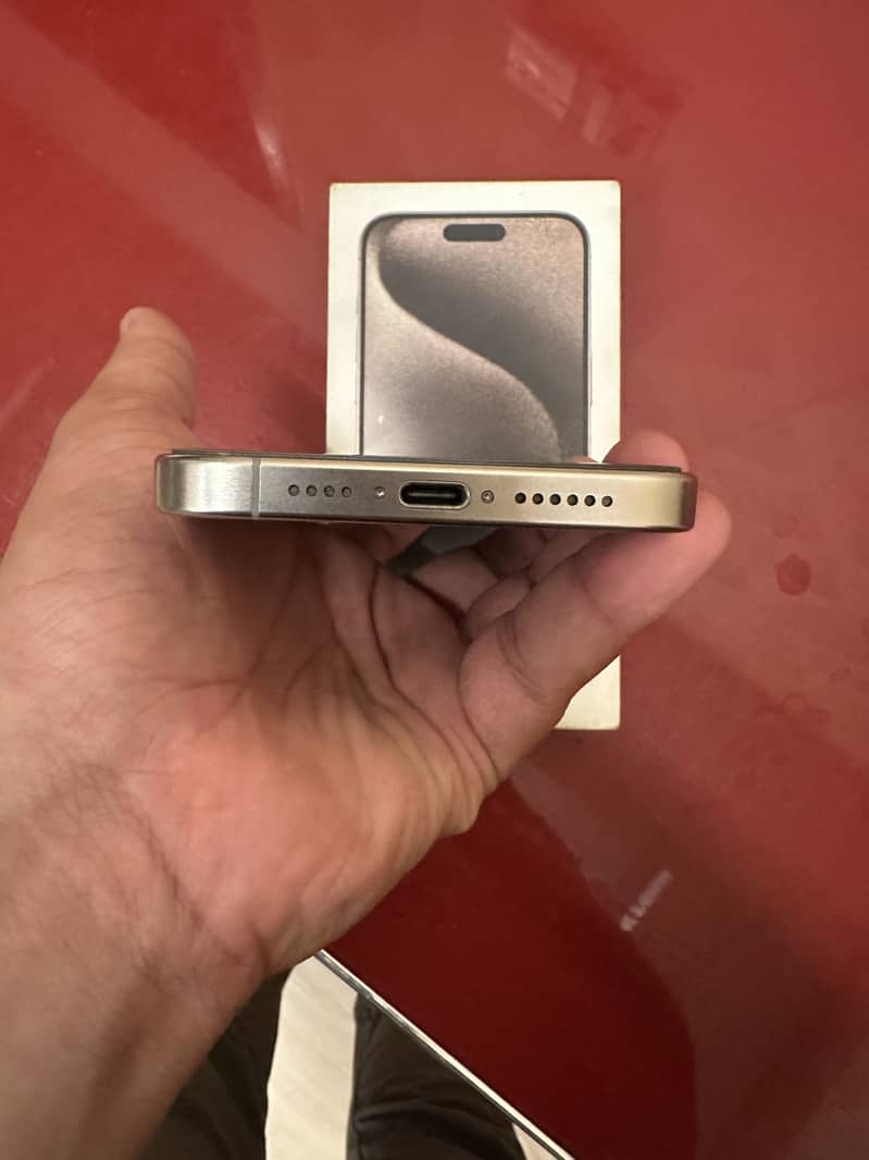 Apple iPhone 15 Pro Max 3