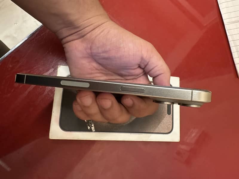 Apple iPhone 15 Pro Max 4