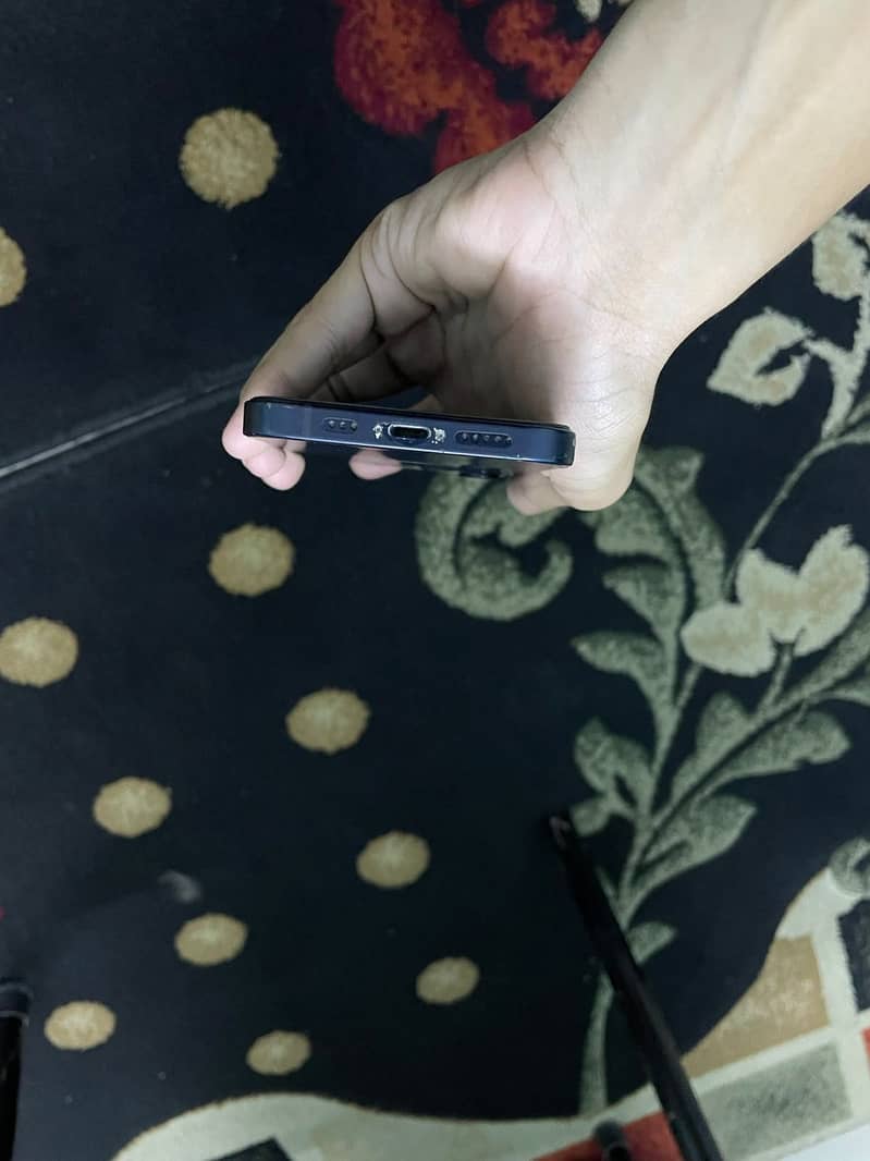 Apple iPhone 12 4
