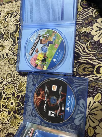 PS4 Minecraft and Tekken 7 cd slightly used