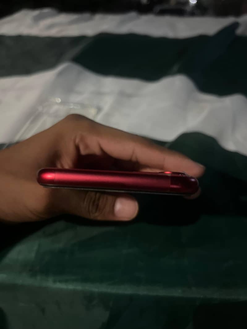 Apple iPhone 11 4