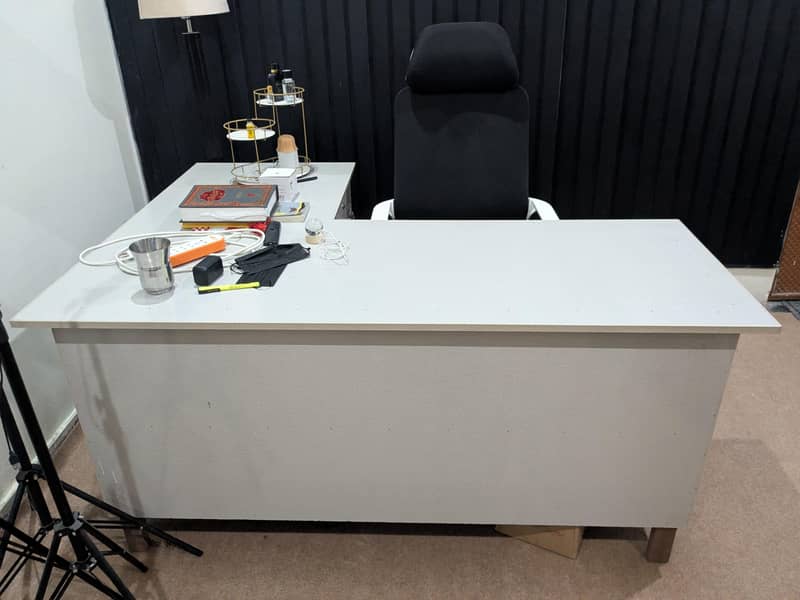 L Shape Table 0