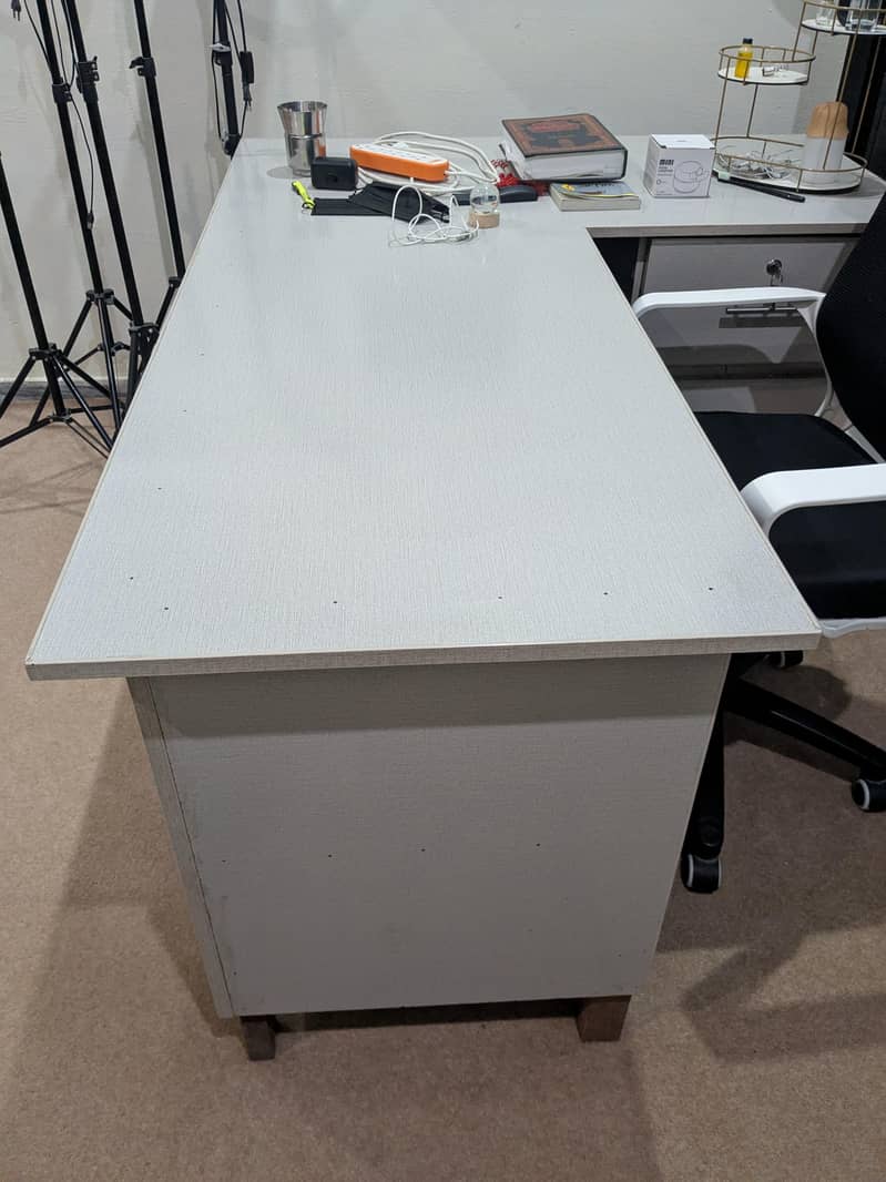 L Shape Table 1