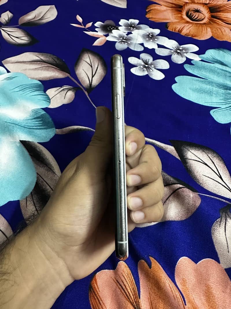 Apple iPhone X 5