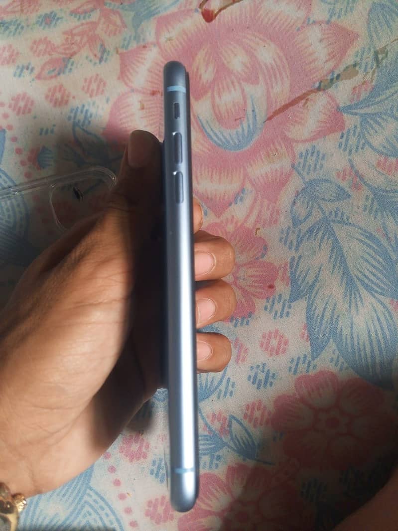 Apple iPhone XR 1