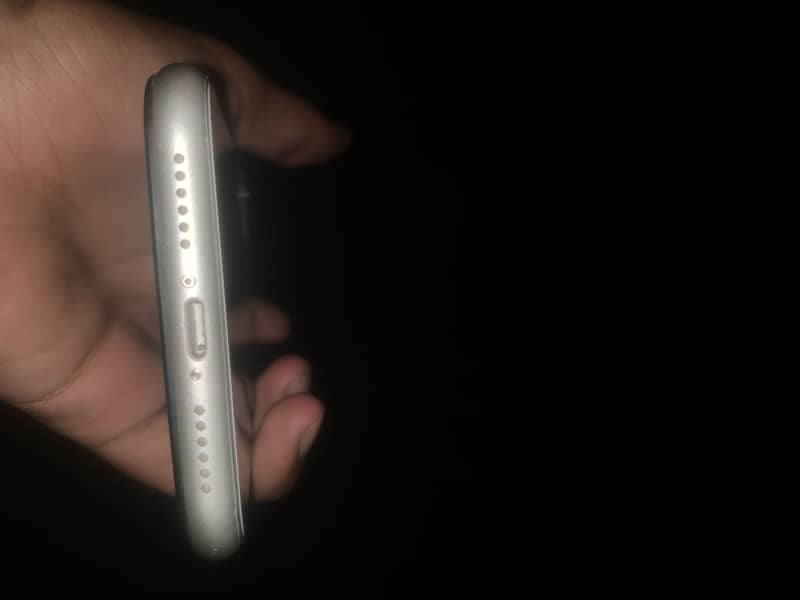 Apple iPhone 11 4
