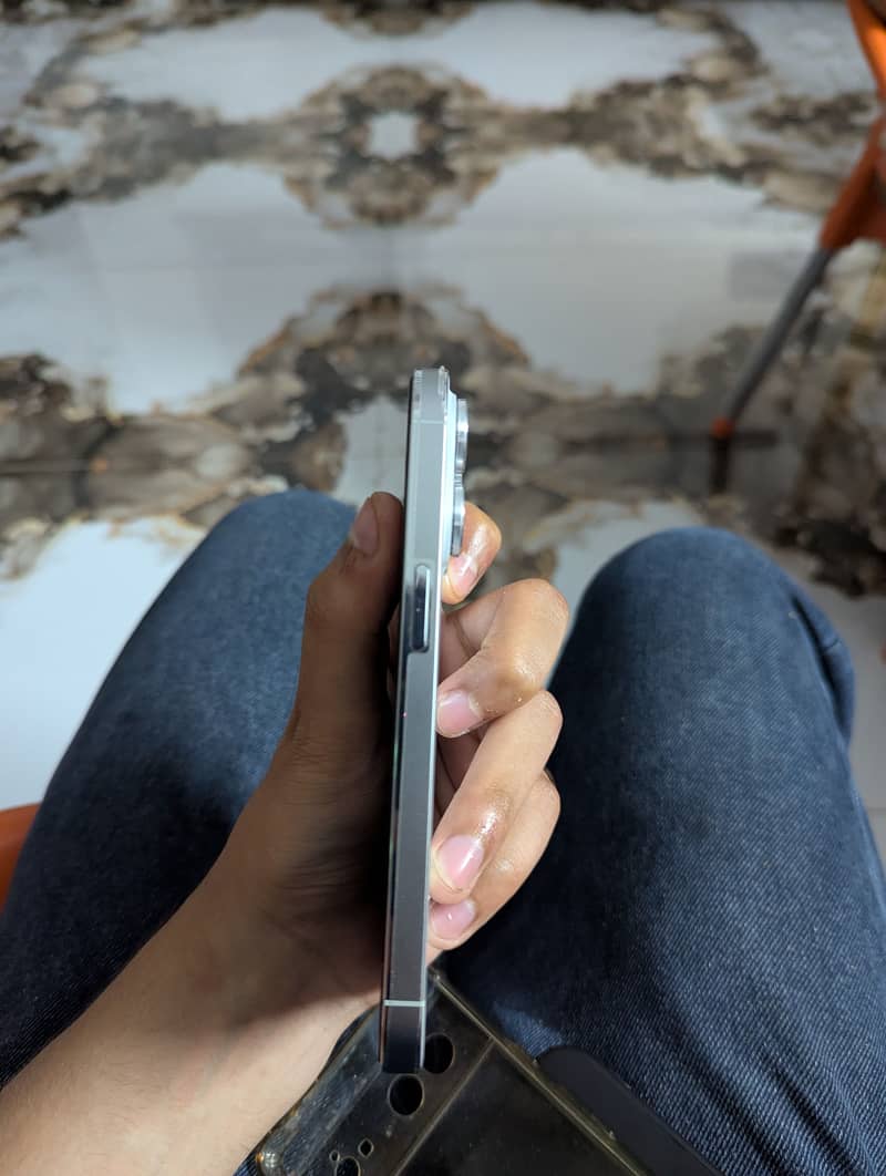 Apple iPhone 14 Pro 2