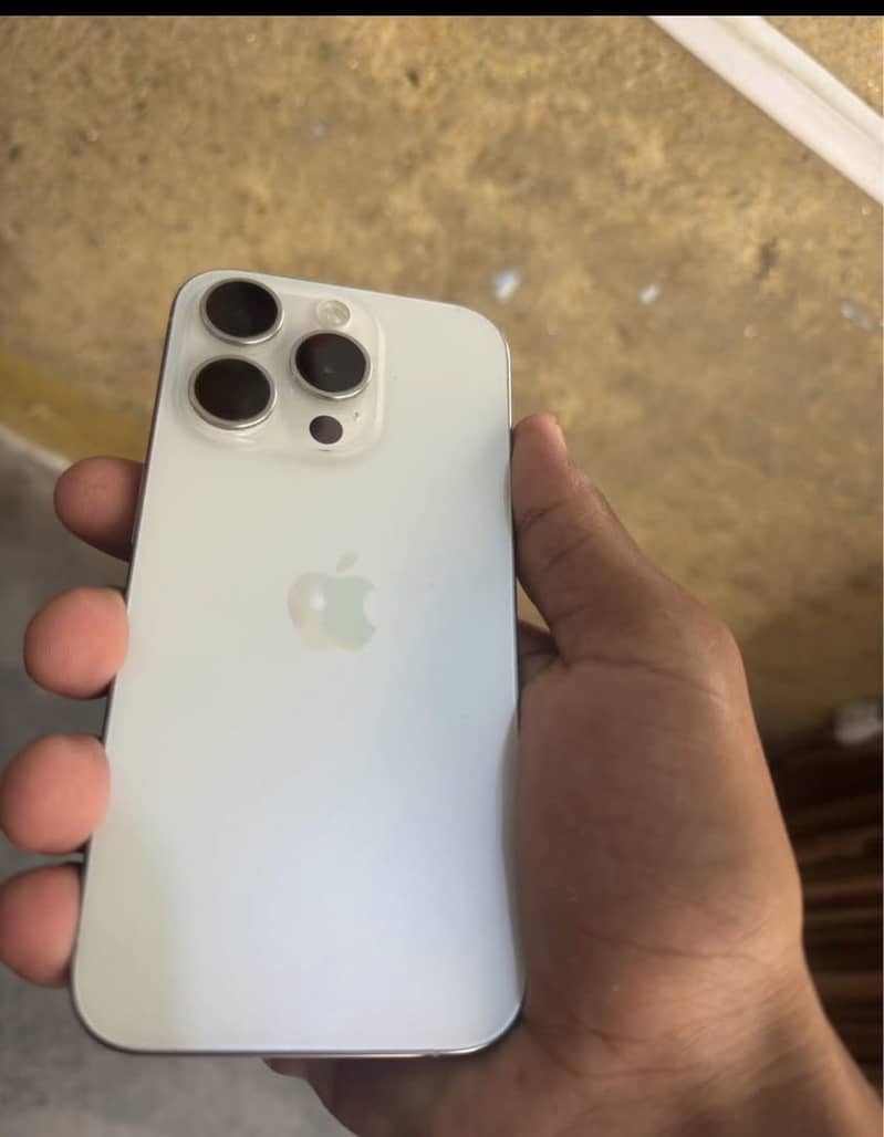 Apple iPhone 15 Pro 1
