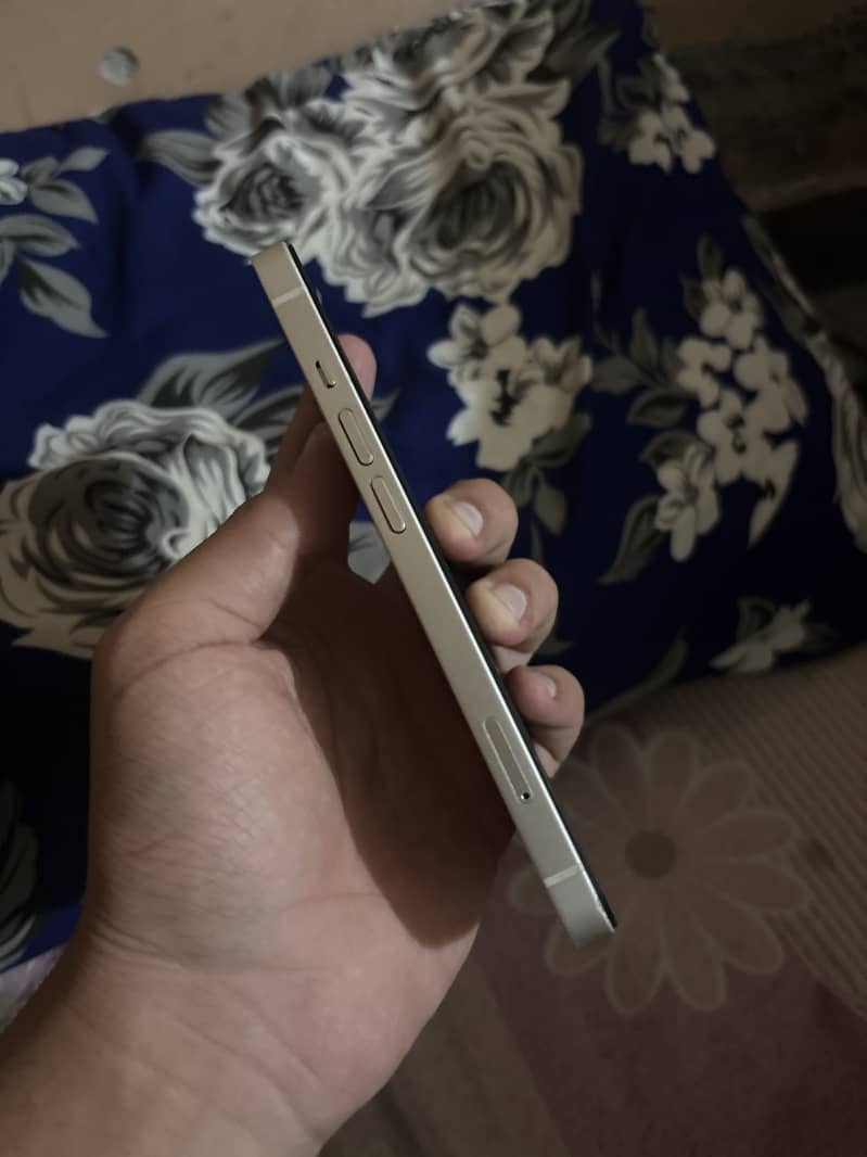 Apple iPhone 13 2