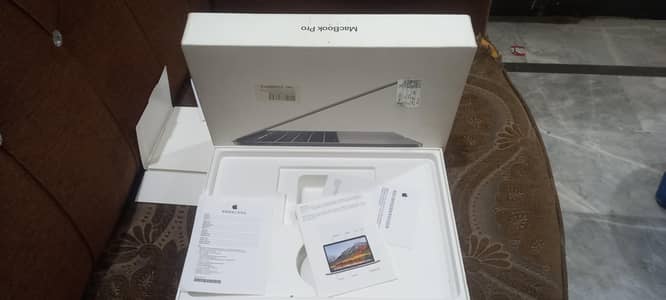 macbook 2017 late in excellent condition