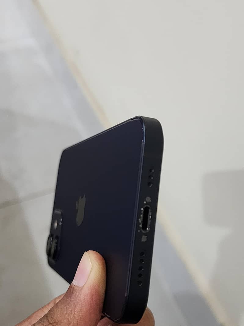 Apple iPhone 12 4
