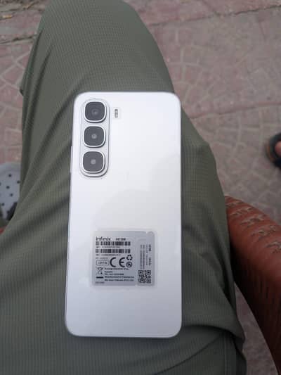 Infinix Hot 60 I 6gb 128gb 11 month warranty