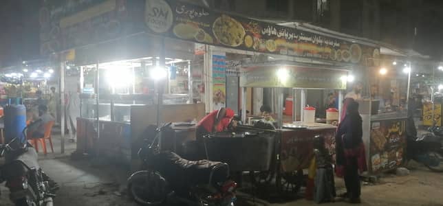 Pakwan center Corner Double Shutter chalta hua setup for rent