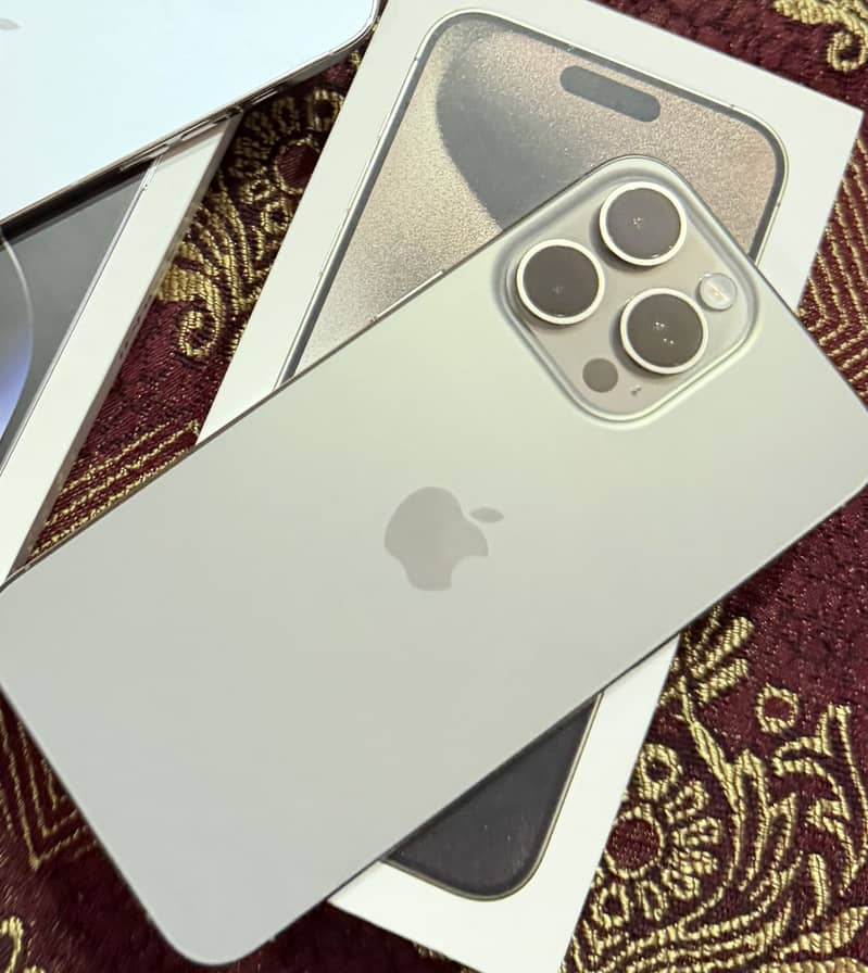 iPhone 15 Pro Max 0
