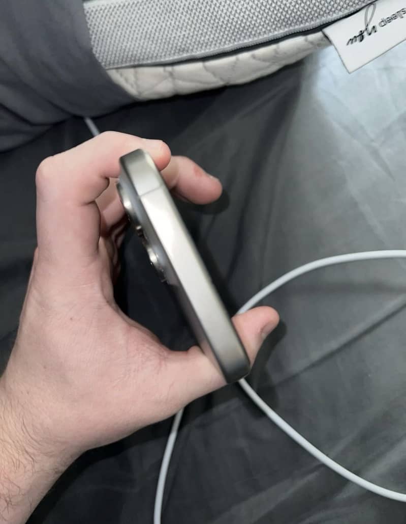 iPhone 15 Pro Max 2
