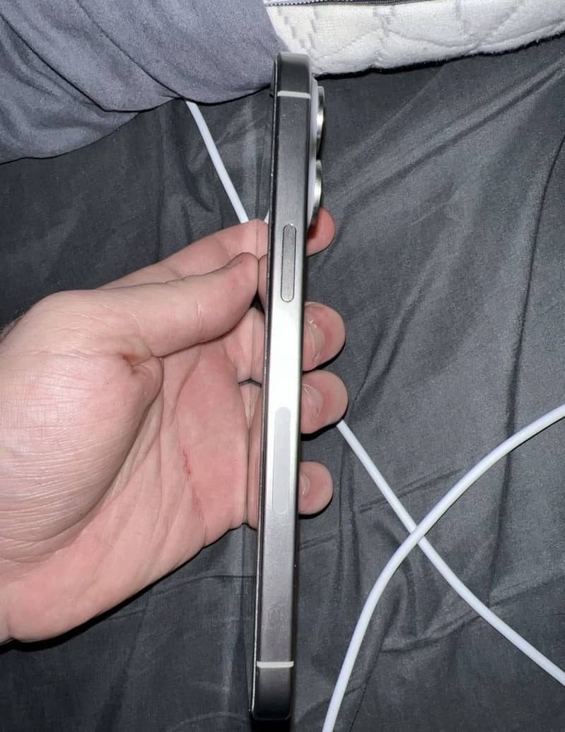 iPhone 15 Pro Max 6