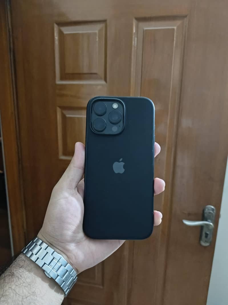 Apple iPhone 16 Pro Max 0