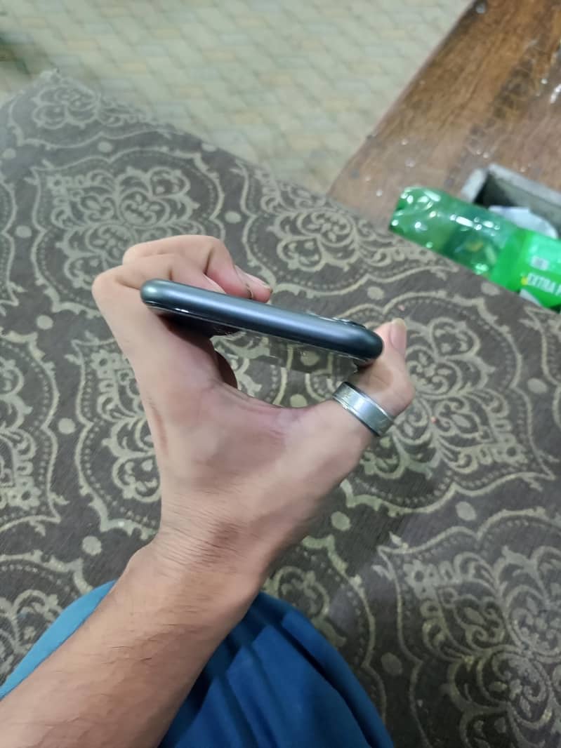 Apple iPhone 11 2