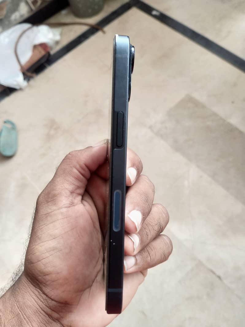 Apple iPhone 13 3