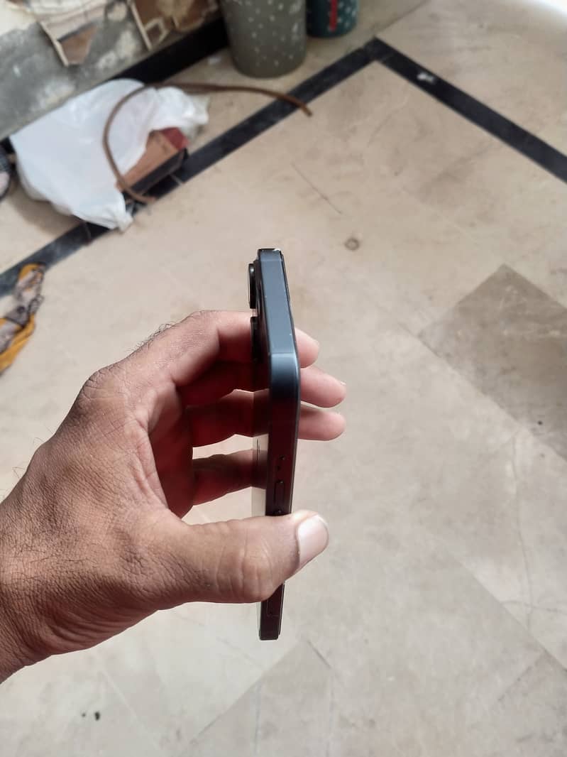 Apple iPhone 13 5