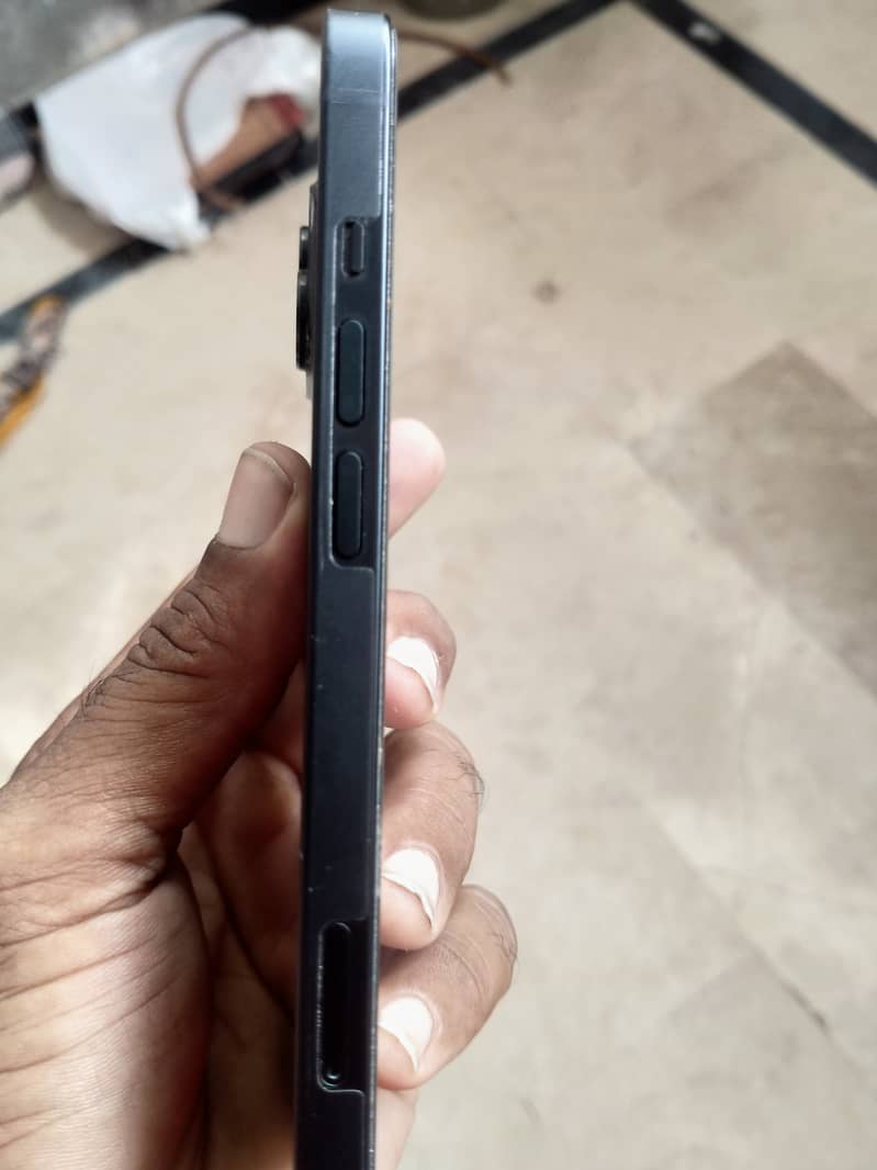 Apple iPhone 13 6