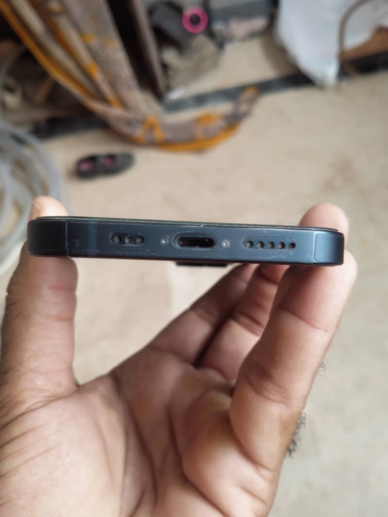 Apple iPhone 13 8