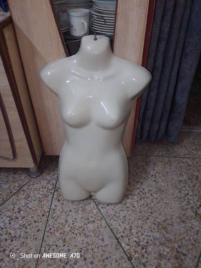 dress hanging dummies