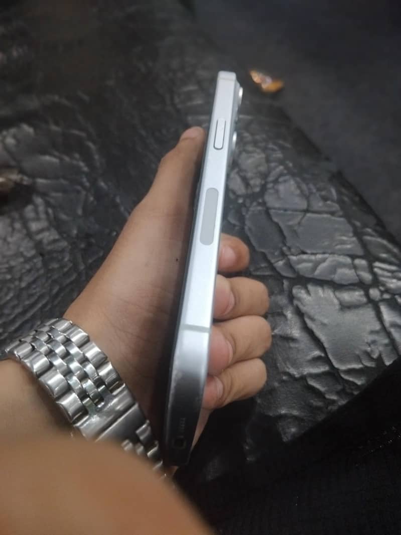 Apple iPhone 15 2