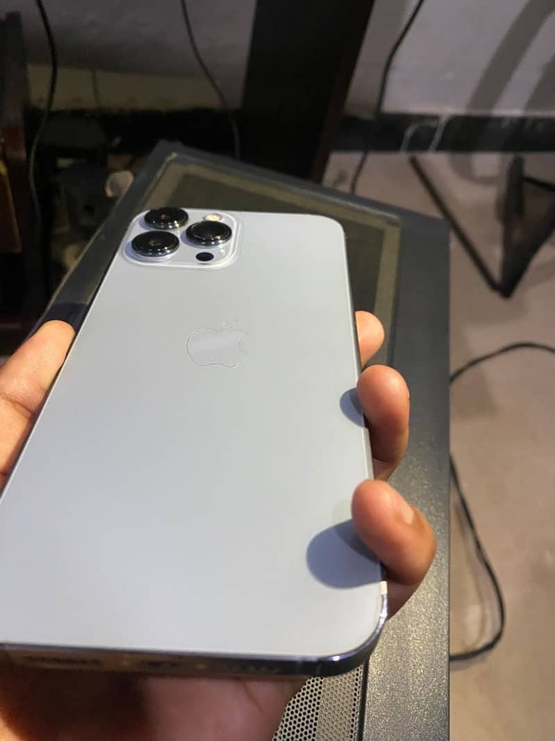 Apple iPhone 13 Pro Max 1