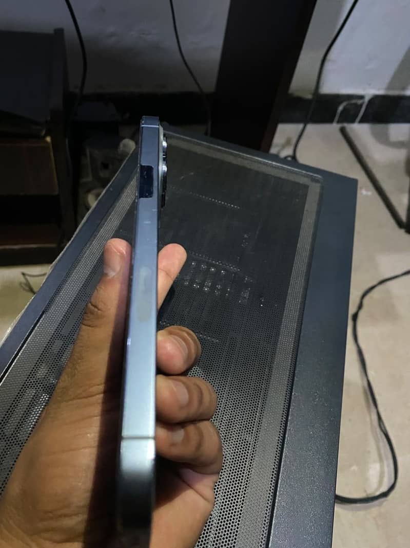 Apple iPhone 13 Pro Max 4